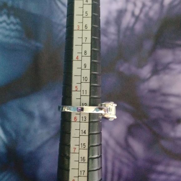 Swarovski Elements - Size 5½ - Silver tone ring as pictured - Picture 4 of 6